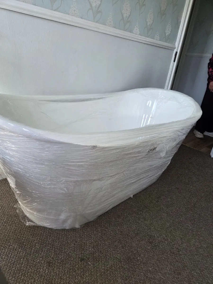 Free standing bath brand new not used - Image 1