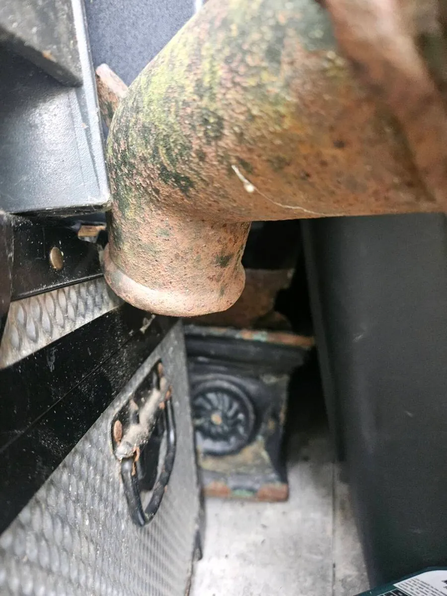 Antique Cast iron pump - Image 3