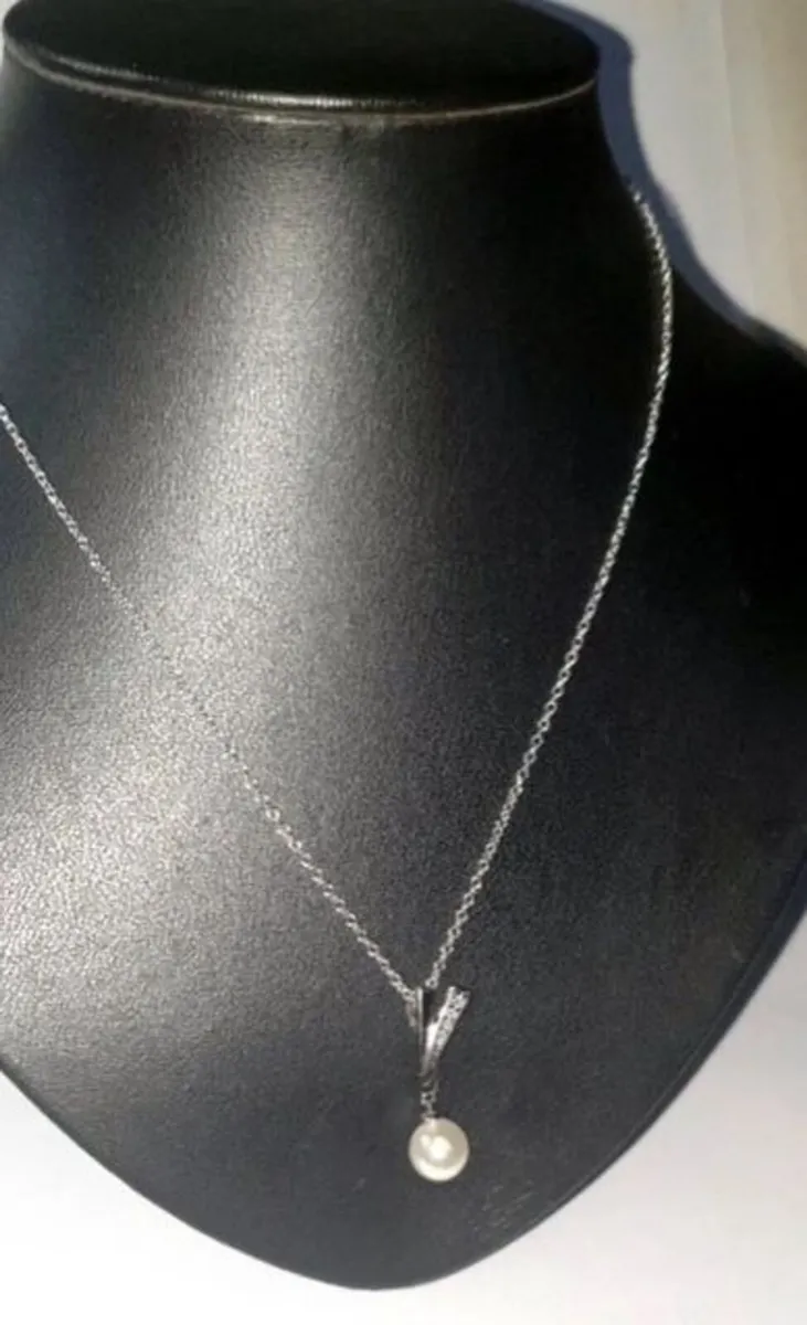 Vintage Hallmarked Silver Pearl & White Topaz - Image 1