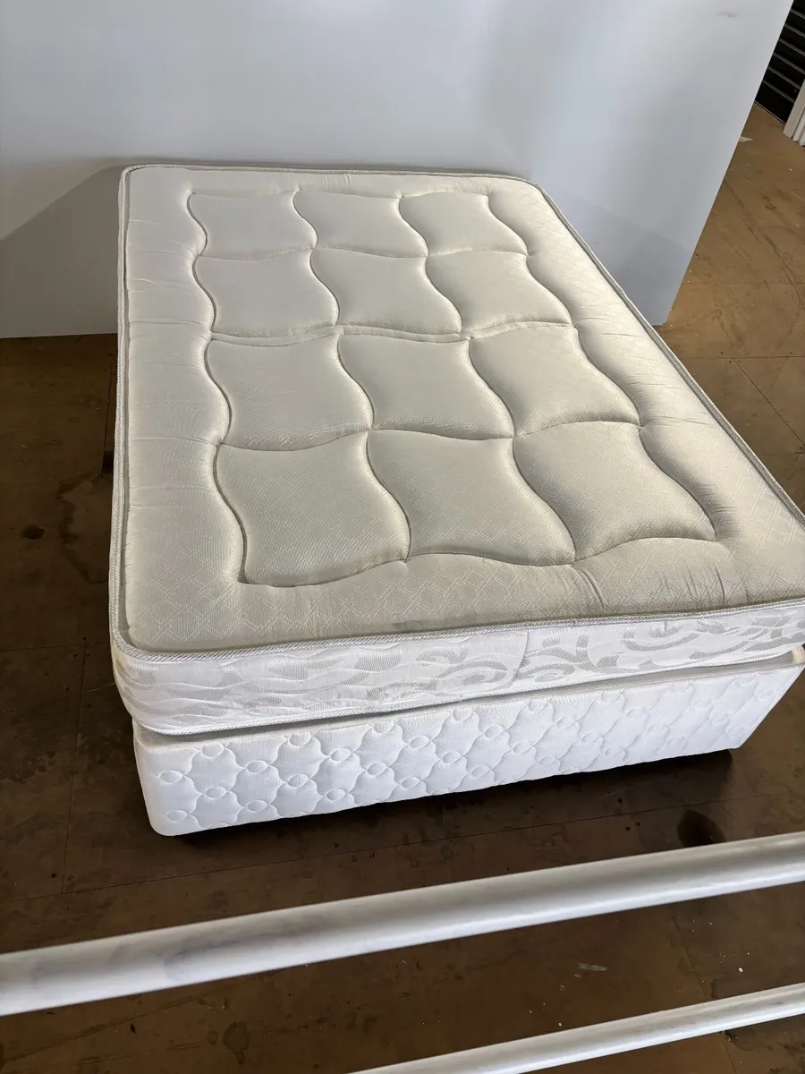 Double Bed - Image 2