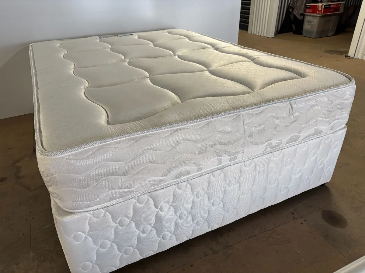 Double Bed - Image 3
