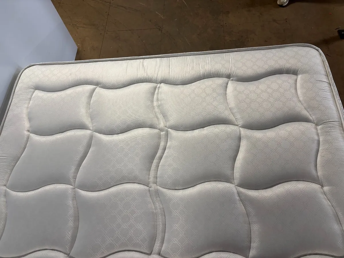 Double Bed - Image 4
