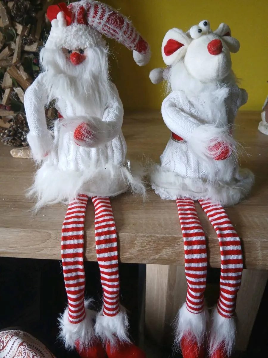 Pair of Mantlepiece Decorations