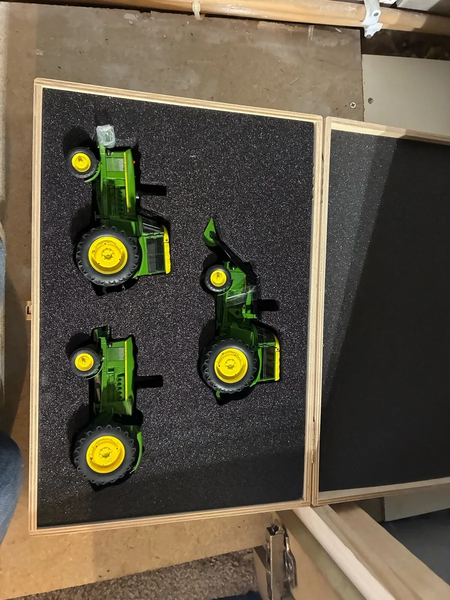 1:32 scale models - Image 1