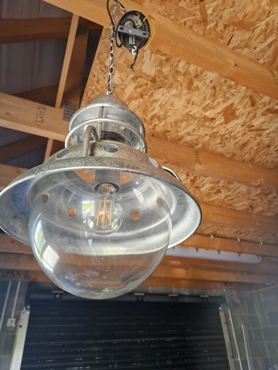 Vintage lamp with industrial lampshade - Image 3