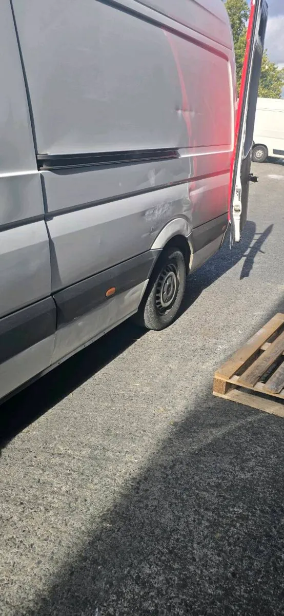 Van - Image 2