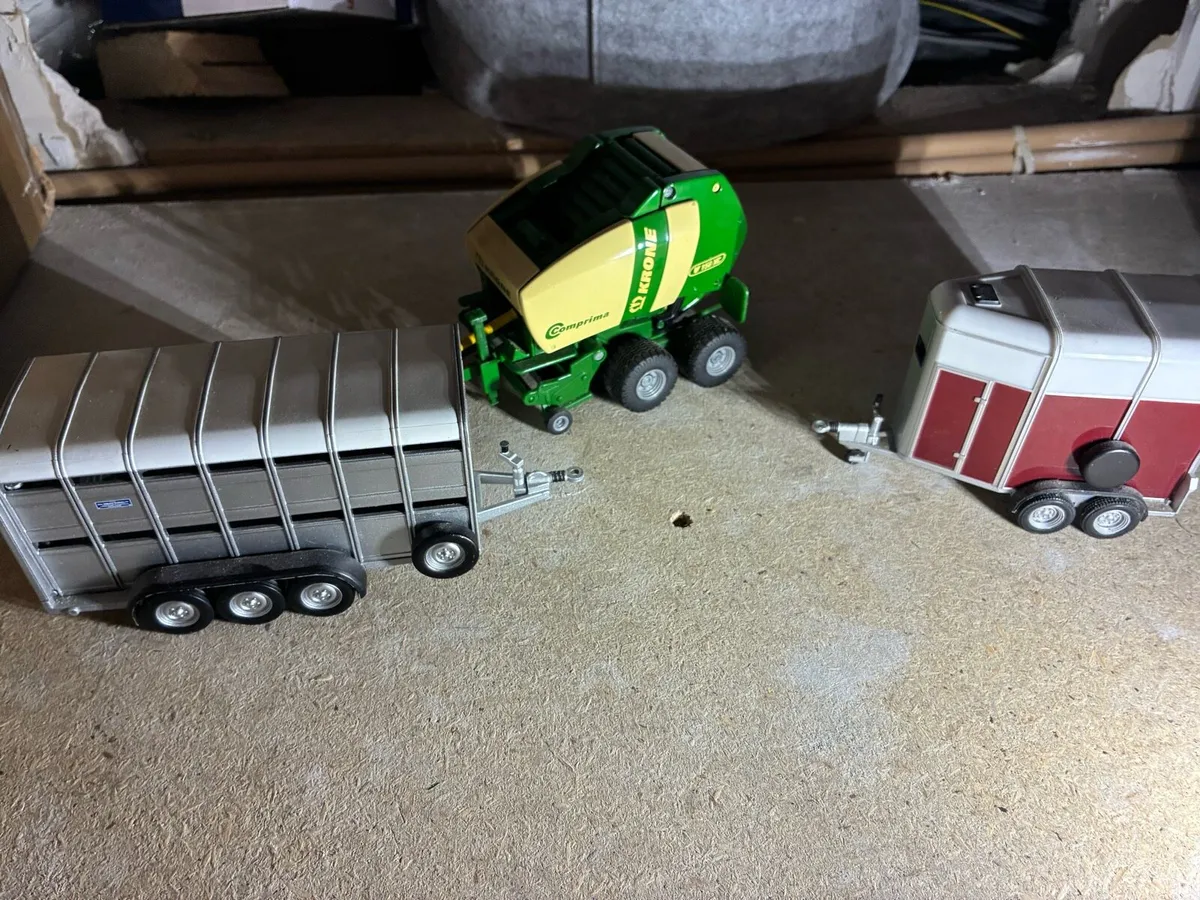 1:32 scale models - Image 1