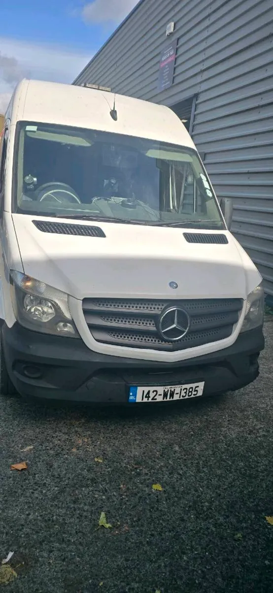 Van - Image 4