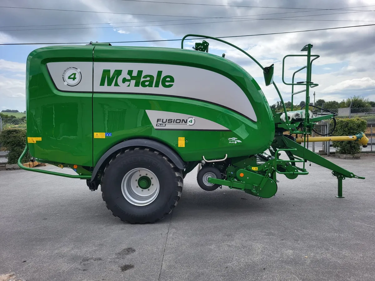 2027 McHale Fusion 4 Plus - Image 3