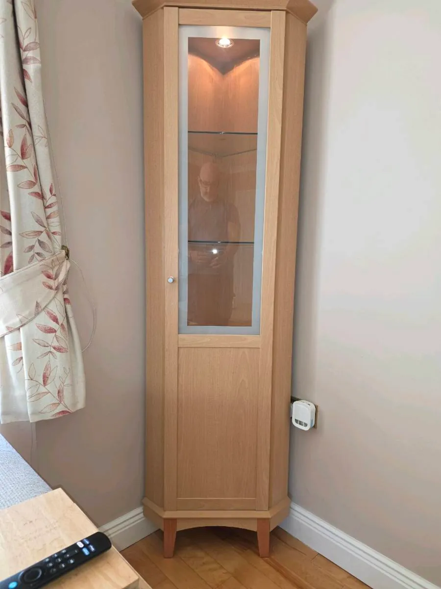 Display Cabinet (cornor) - Image 1