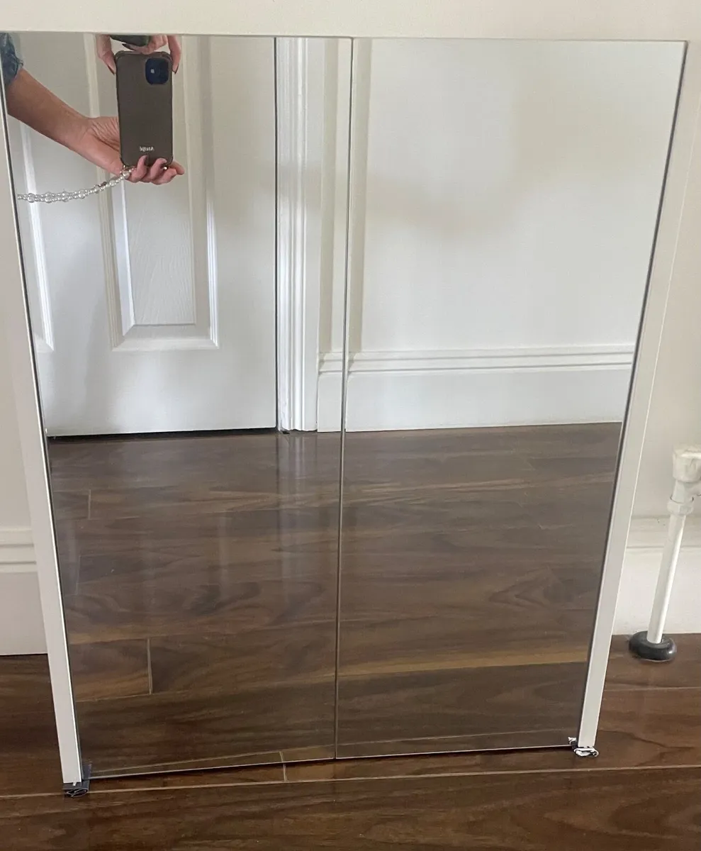 Bathroom cabinet - Image 1