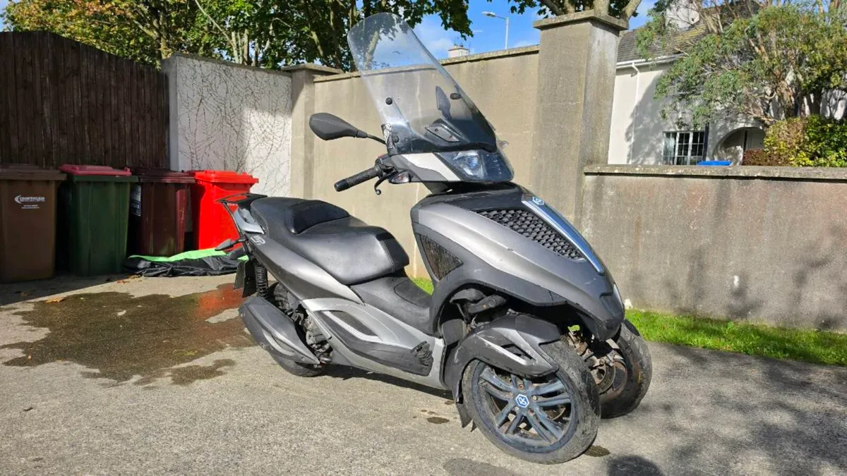 2013 piaggio mp3 300 yourban for parts or repair - Image 4