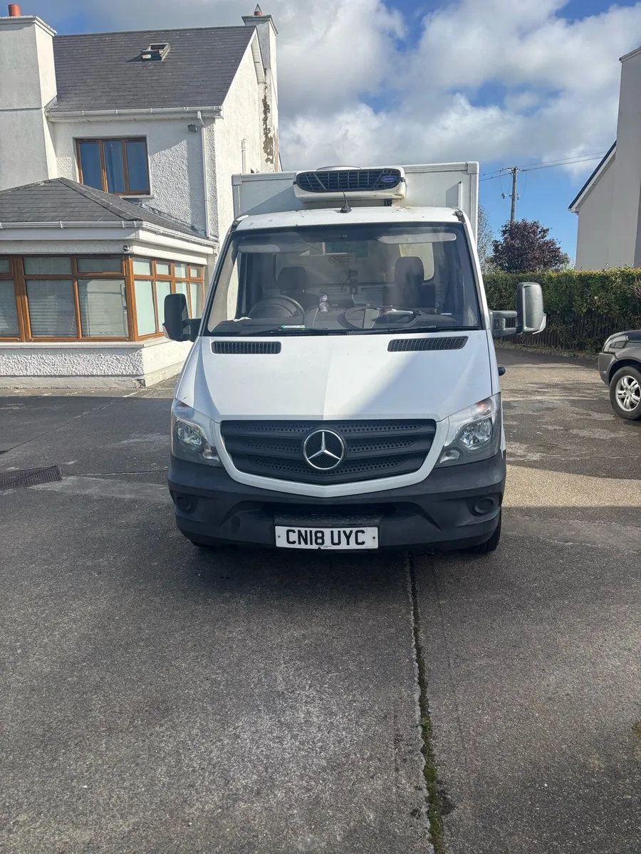 2018 Mercedes Box Body - Image 3
