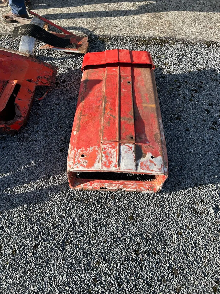 Tractor parts - Image 1