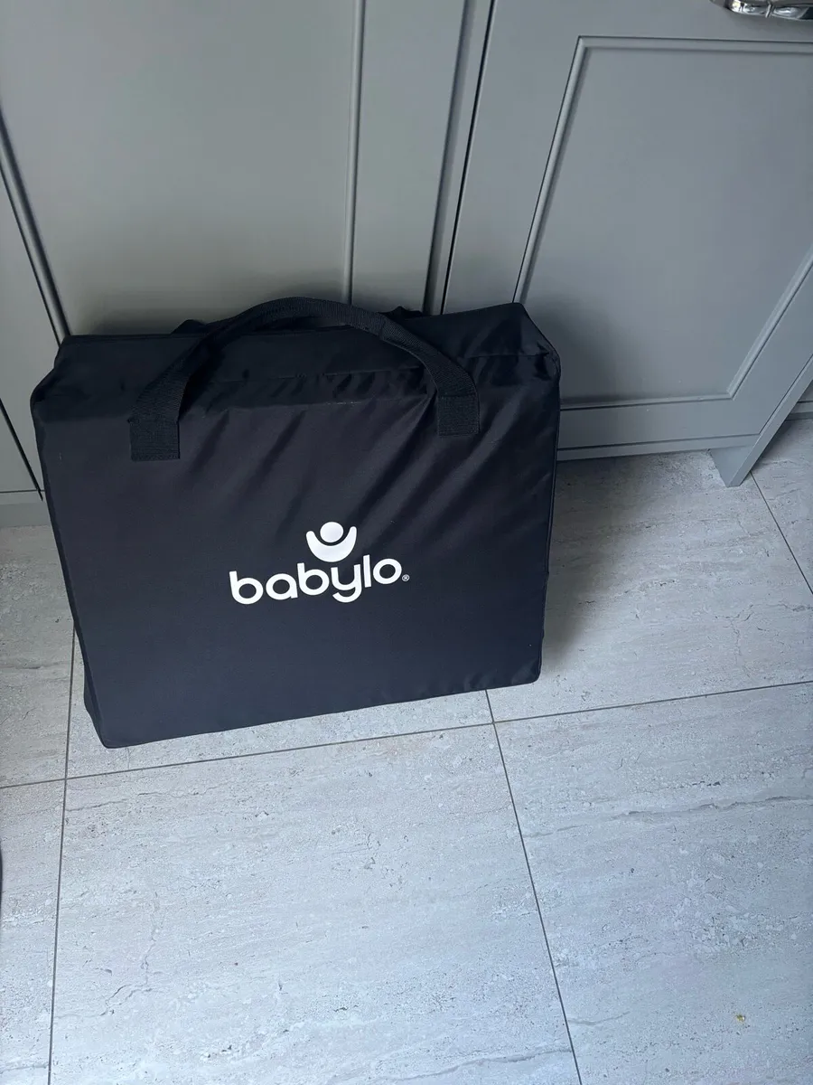 Travel cot - Image 2