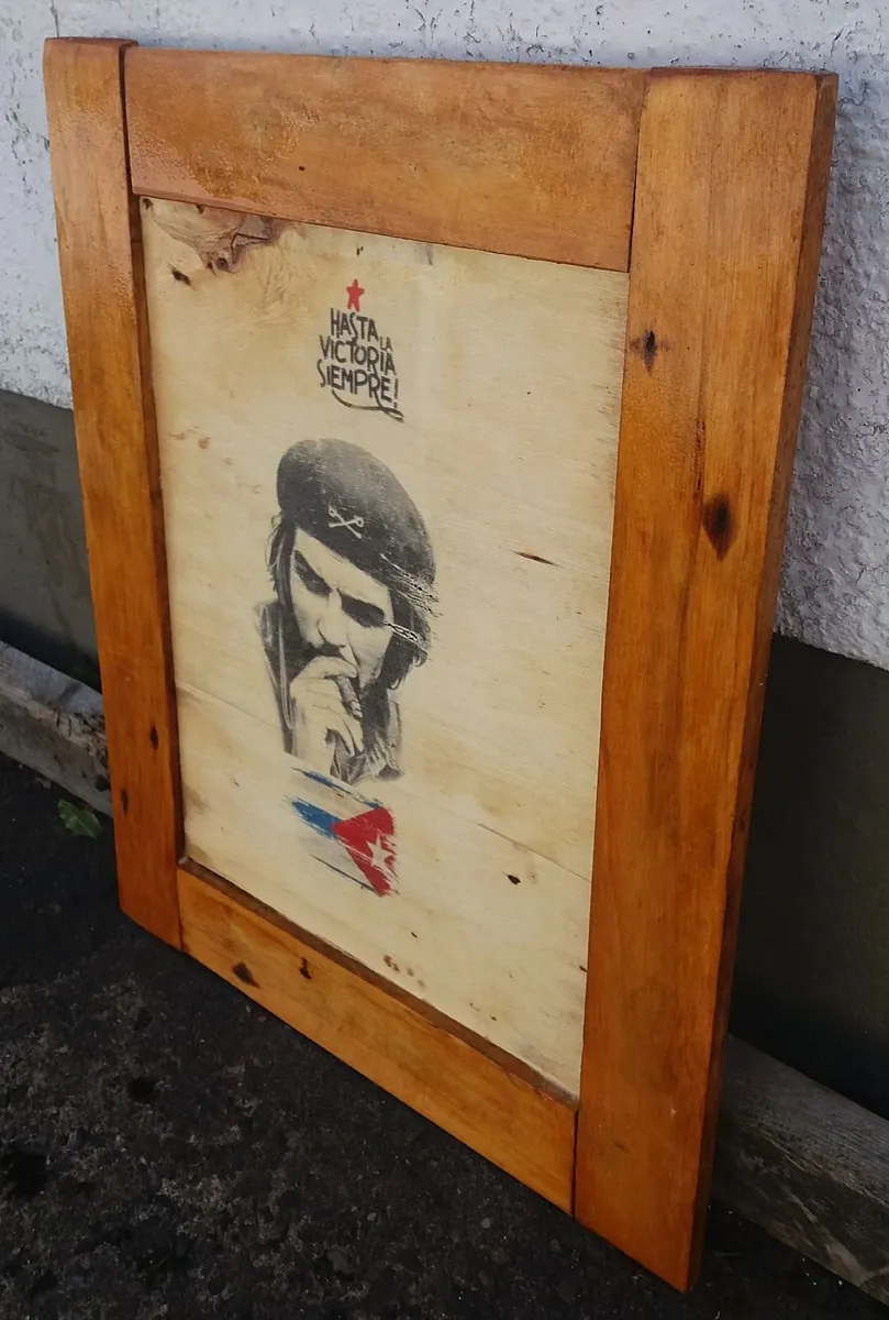 Rustic Vintage Style Che Guevara Woodart wall sign - Image 2