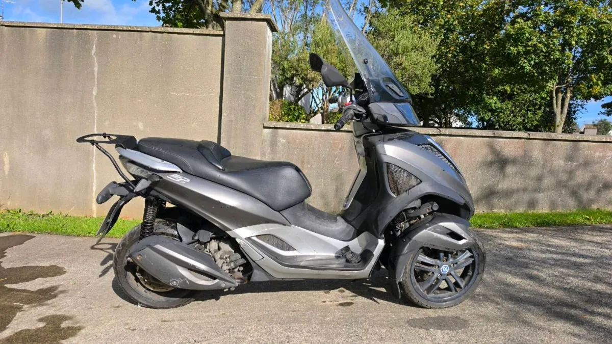 2013 Piaggio mp3 300 yourban for parts or repair - Image 1