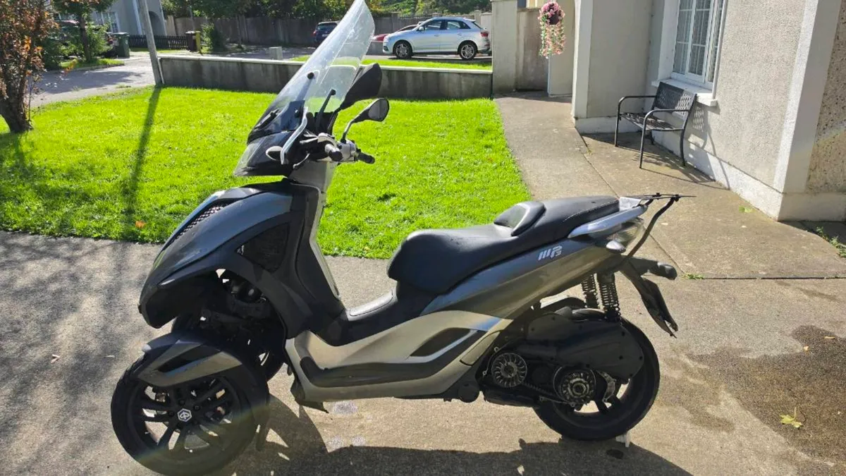 2013 Piaggio mp3 300 yourban for parts or repair - Image 2