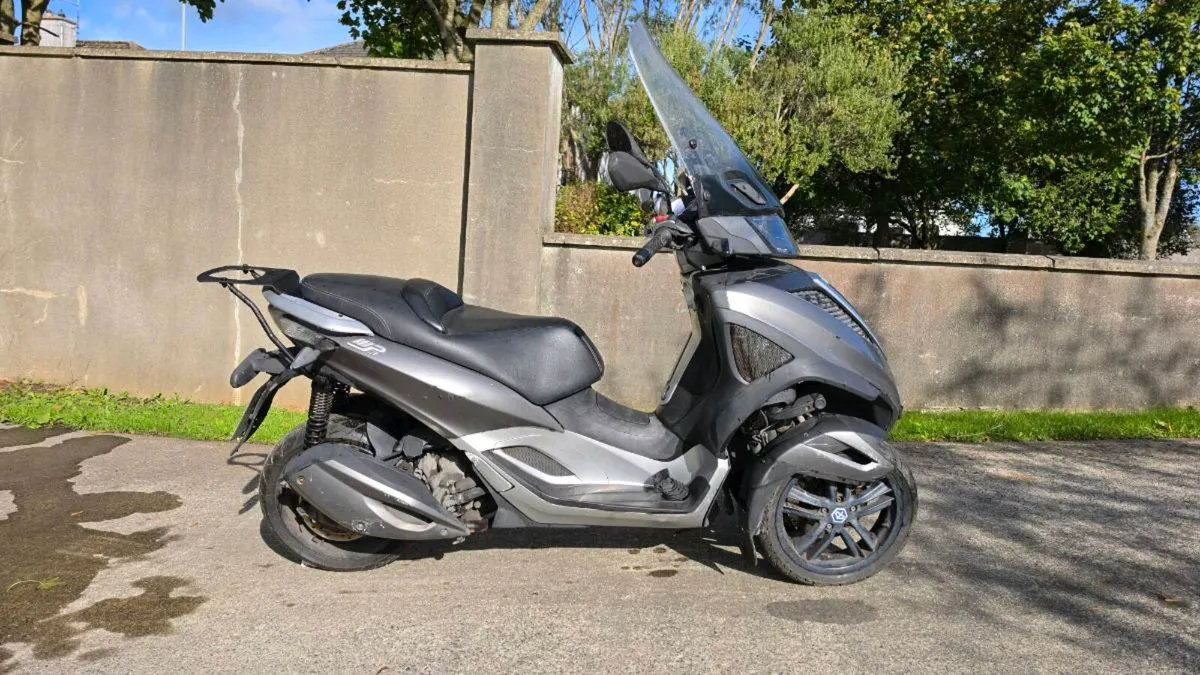 2013 Piaggio mp3 300 yourban for parts or repair - Image 4