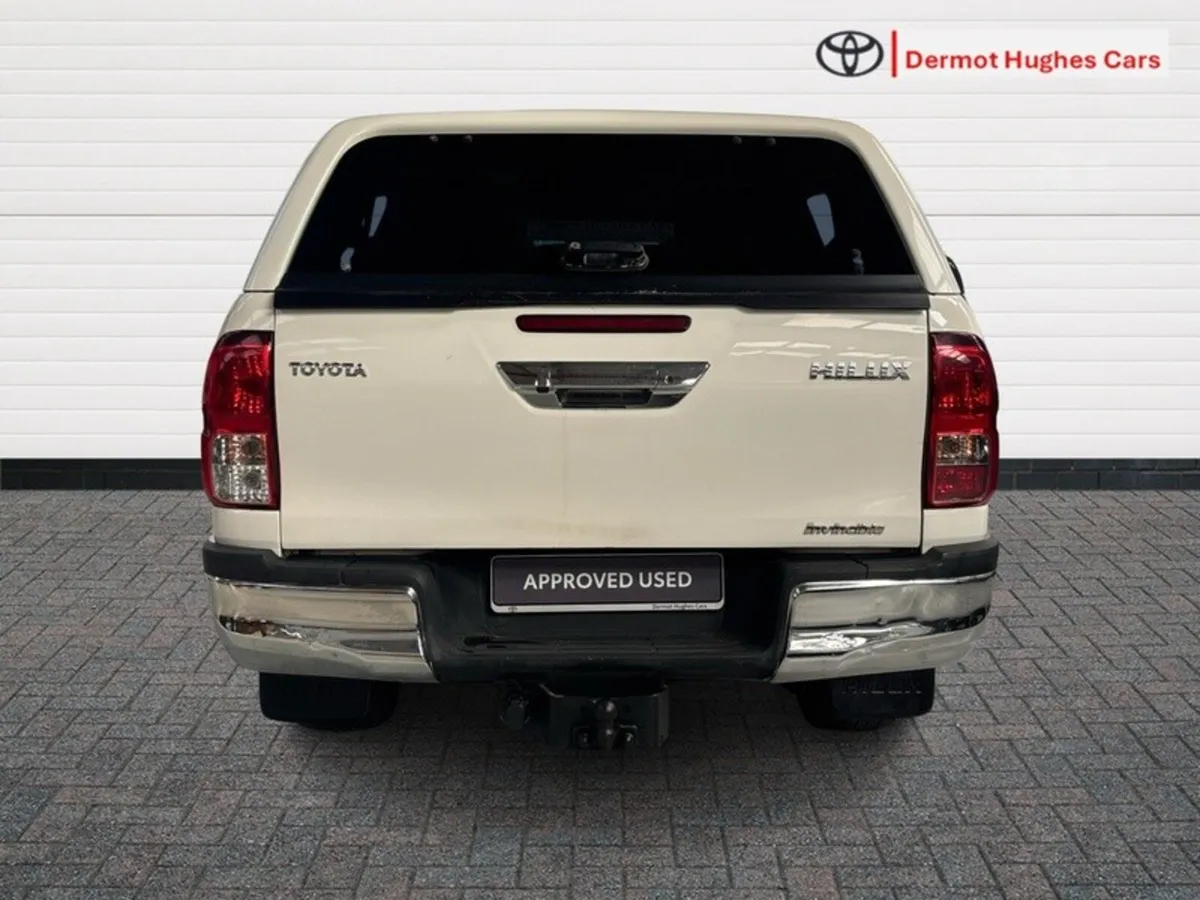 Toyota Hilux 2.4 D-4D INVIN 4WD - €26,000 + VAT - Image 4