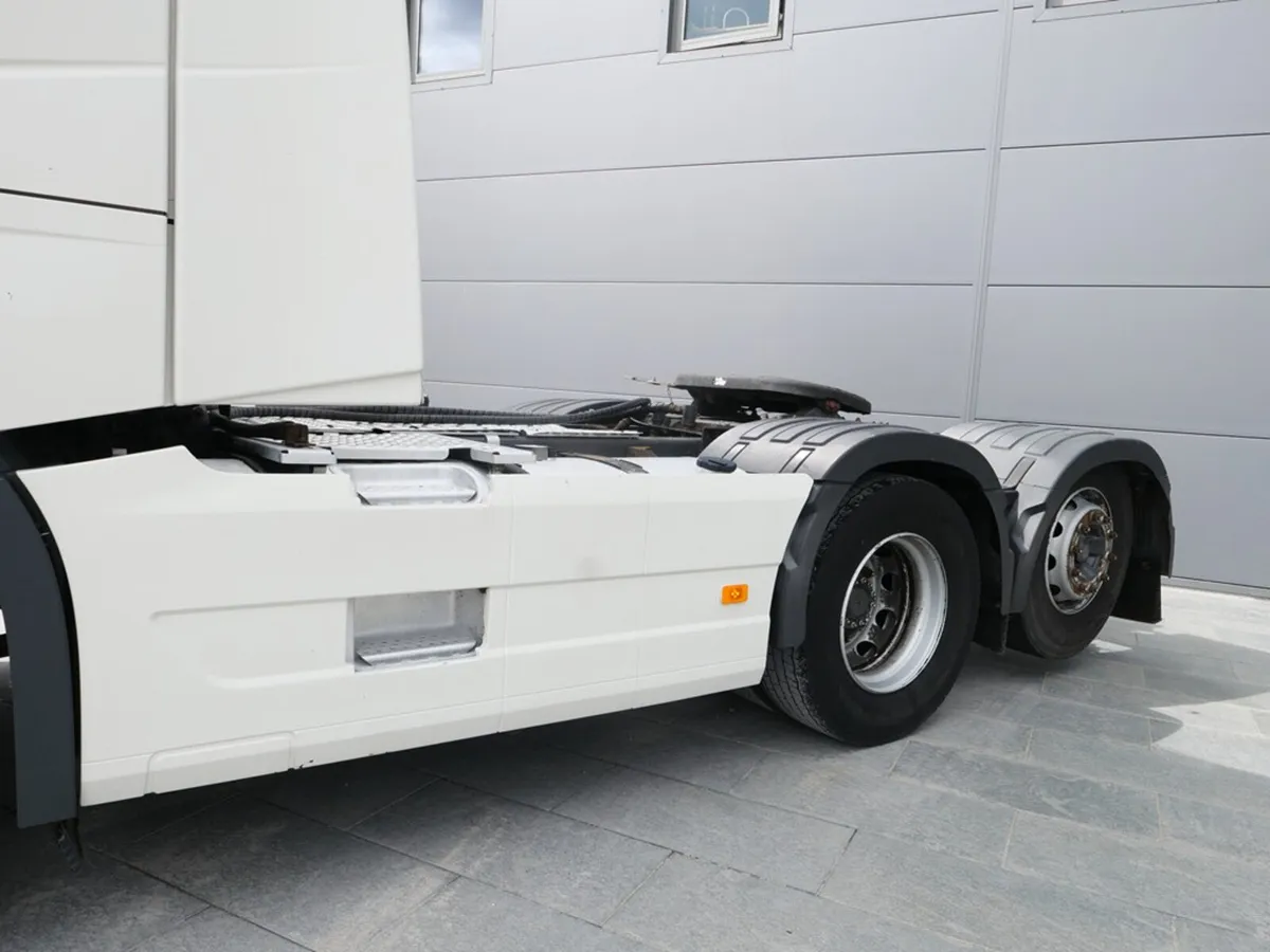 Volvo-FH4 13 500-GT-6x2-Auto-2015-T103322 - Image 4