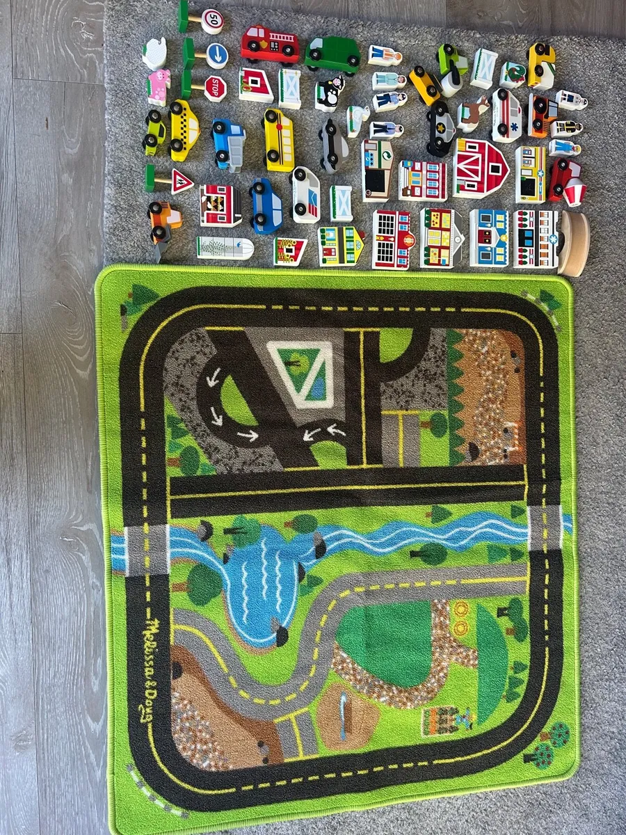Play mat with wooden accessories - Image 2