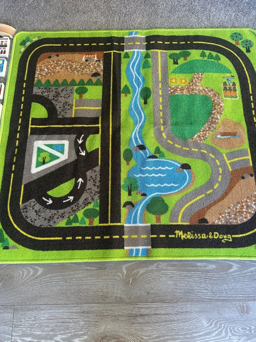 Play mat with wooden accessories - Image 3