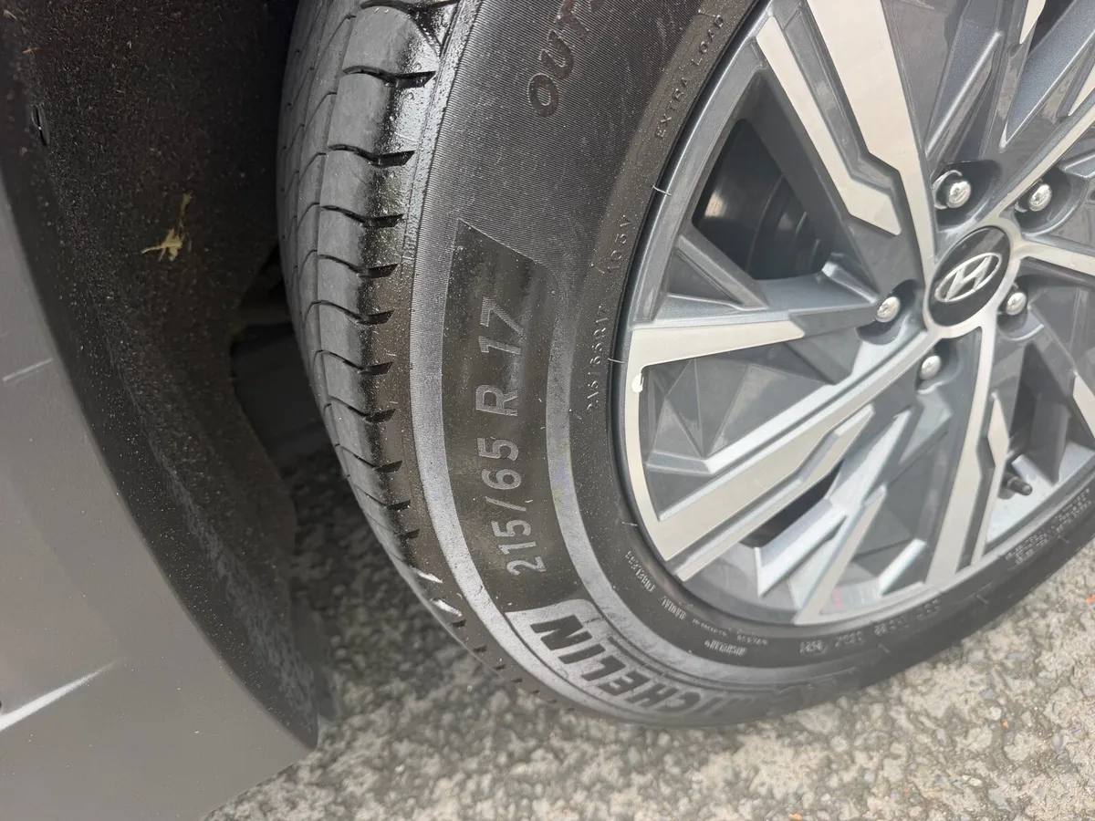 Hyundai alloy wheels - Image 2