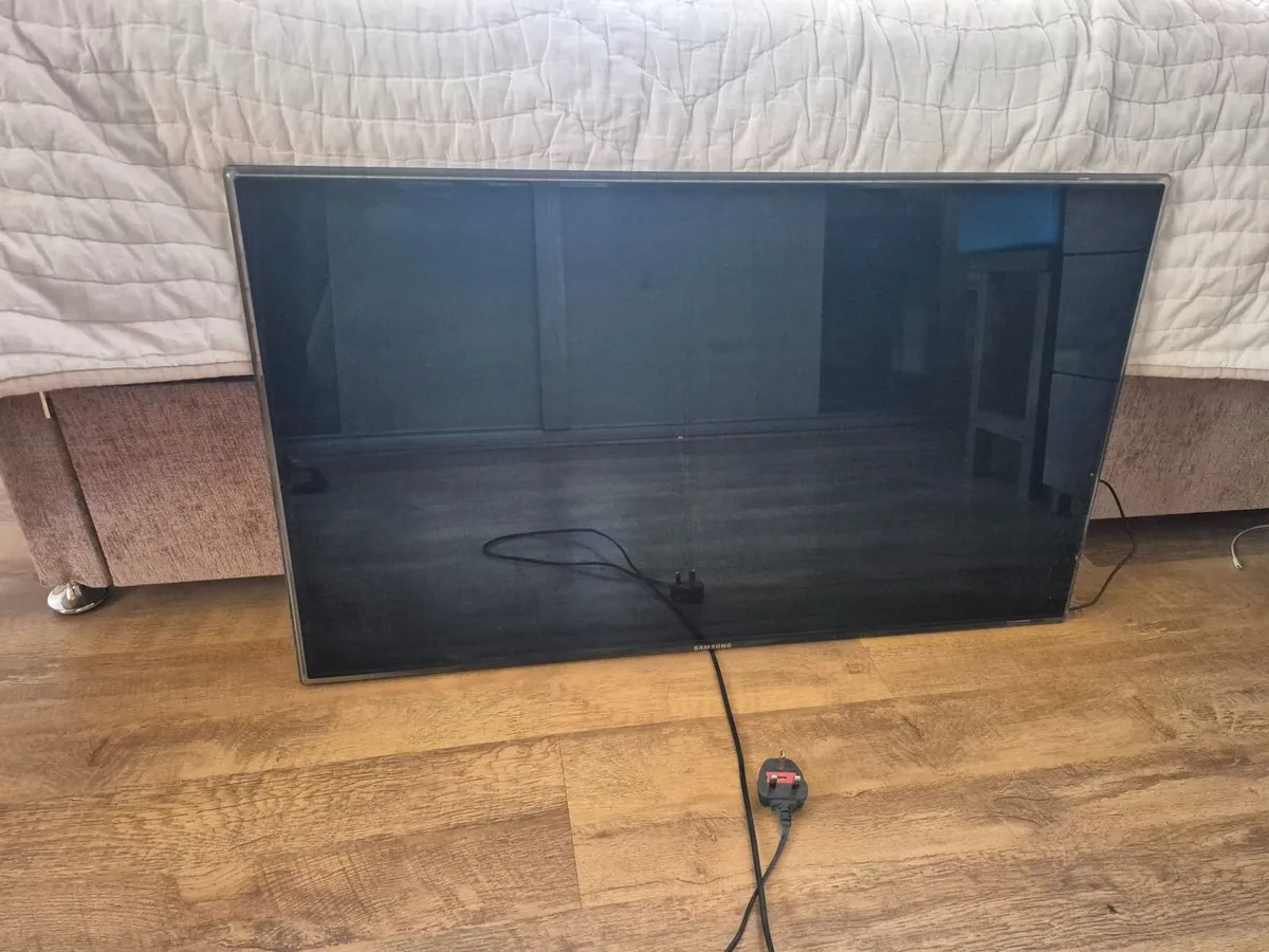 Samsung TV 40 inch - Image 1
