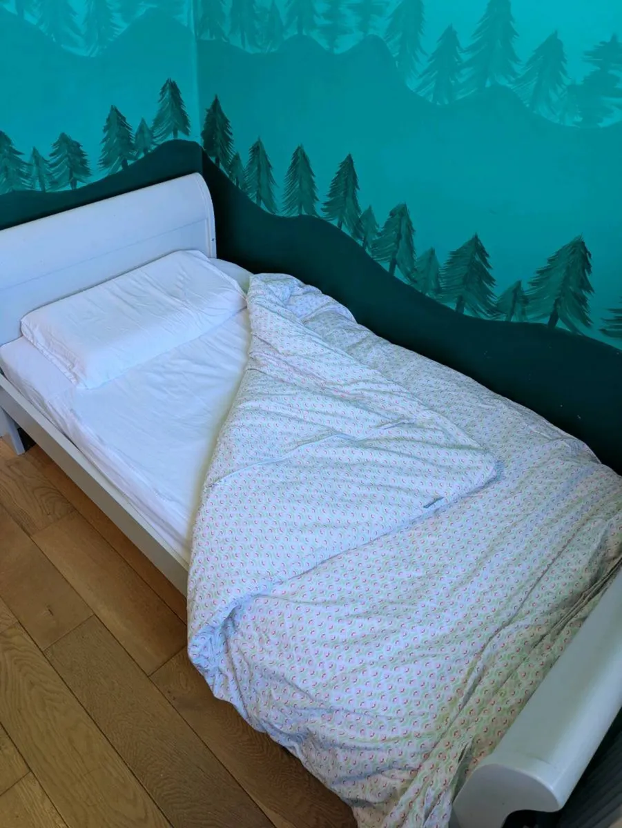 Mamas and papas Mia cot bed - Image 3