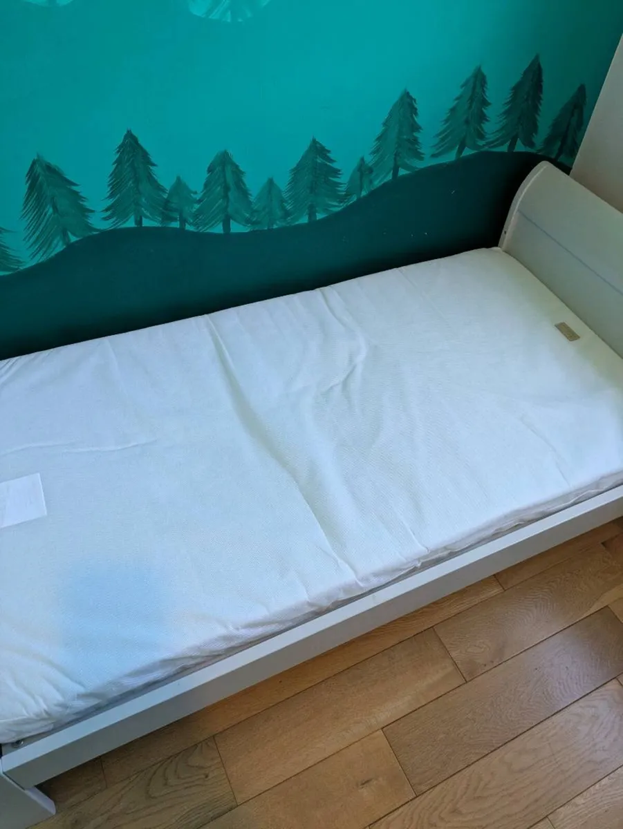 Mamas and papas Mia cot bed - Image 4