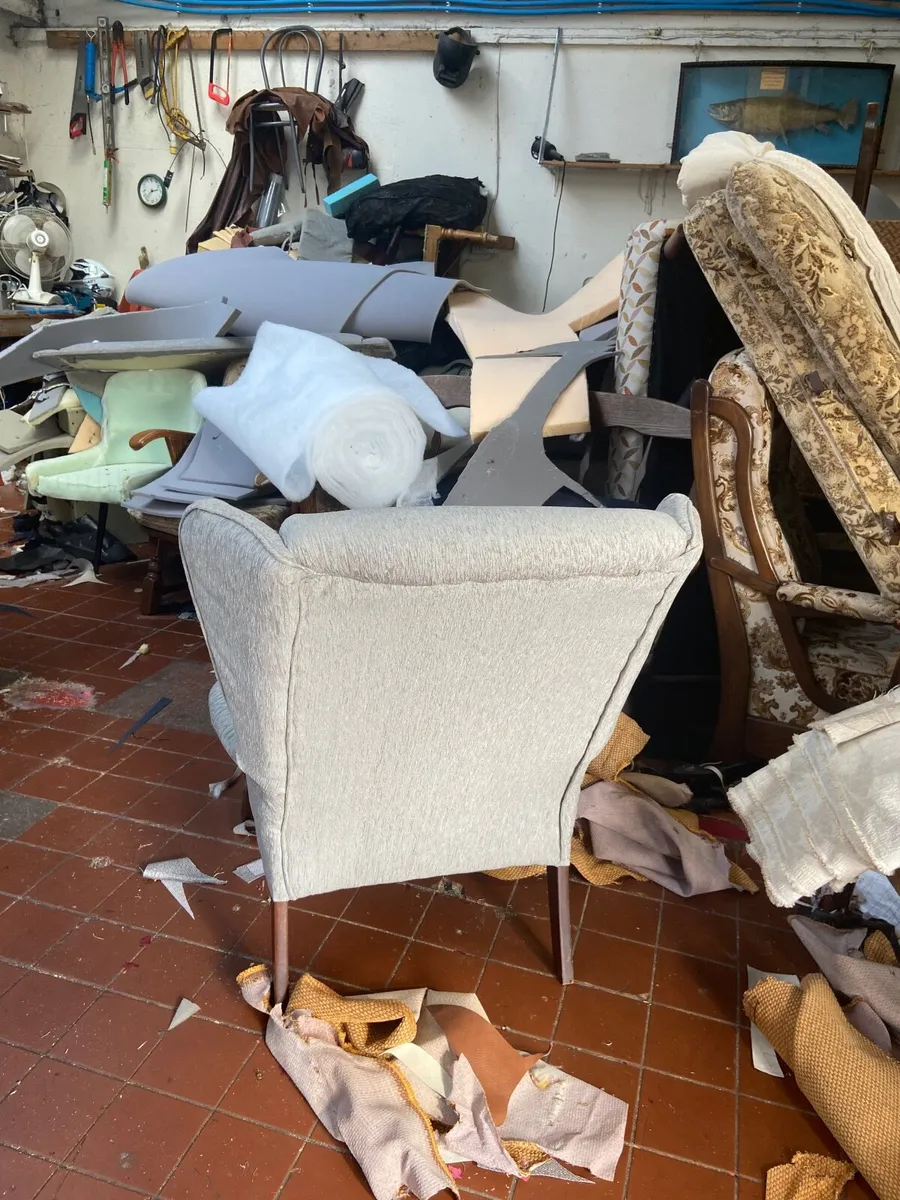 Wing back chair - Image 4
