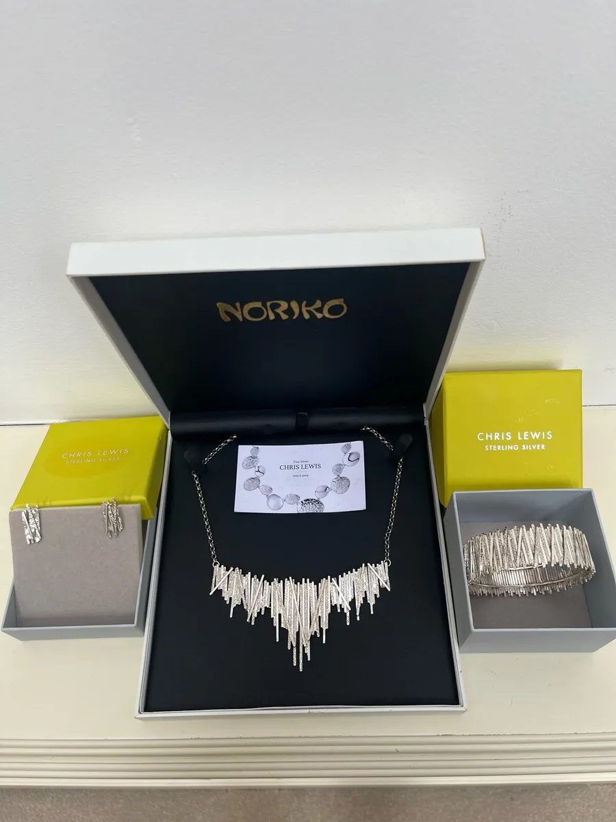 Chris Lewis Jewellery Set - Image 1