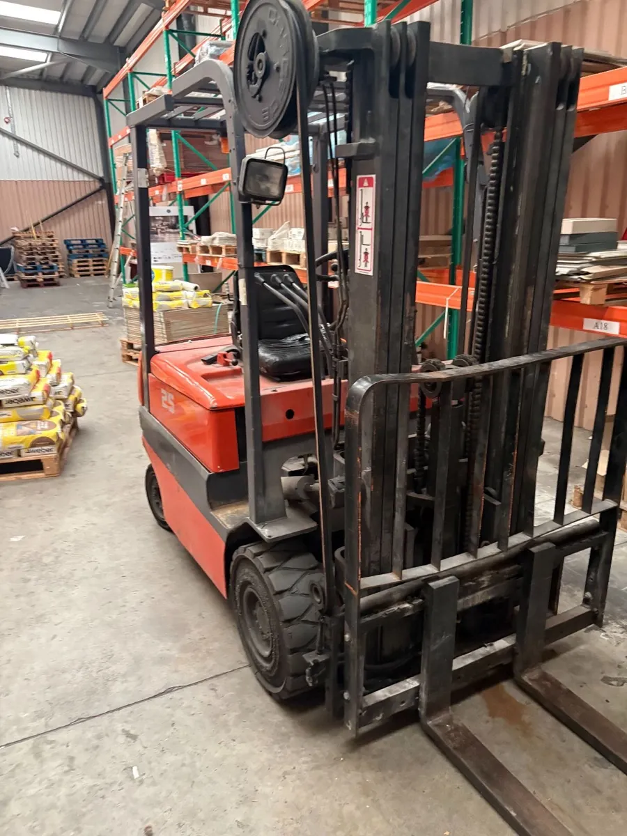 Fork Lift 2.5 tonne ELECTRIC - Image 1