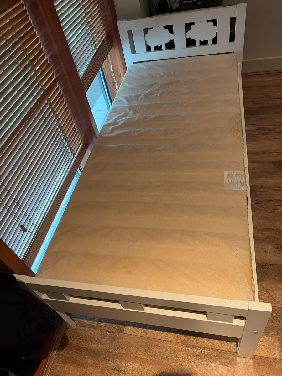 bed - Image 2