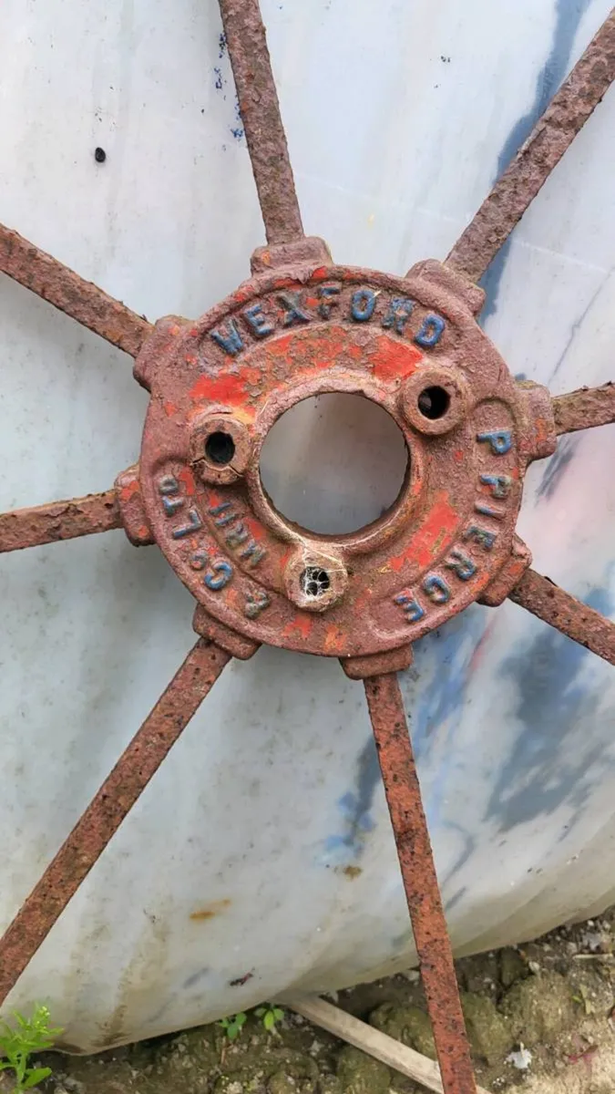 Antique Pierce Wexford Farm Wheel - Image 2