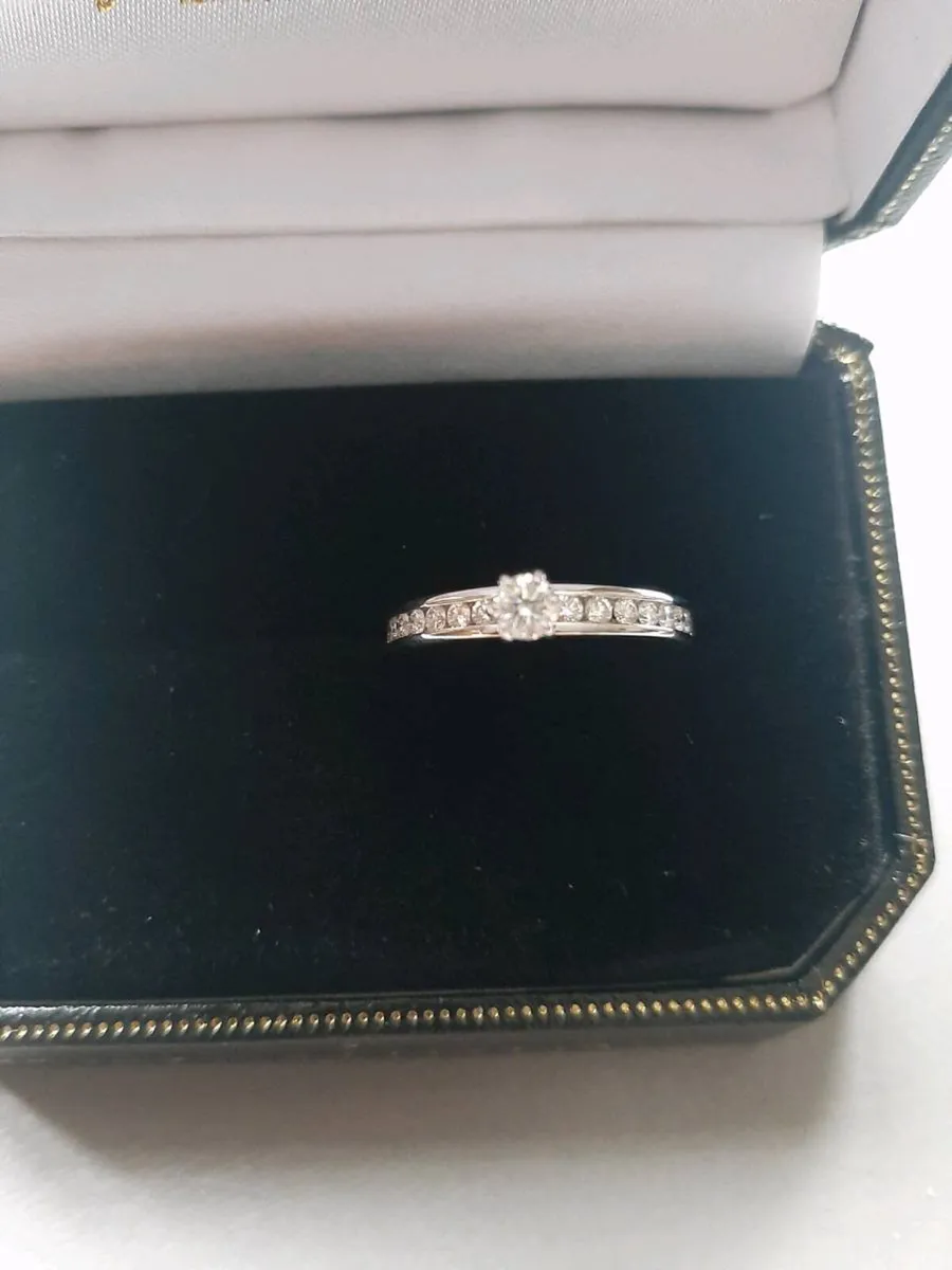 Engagement ring - Image 2
