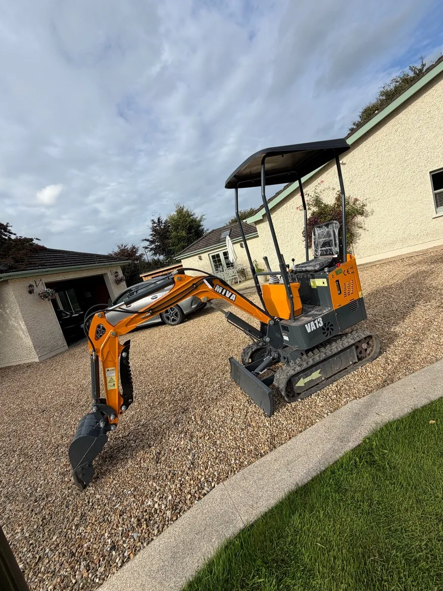Miva 1.3t digger C/w breaker - Image 1