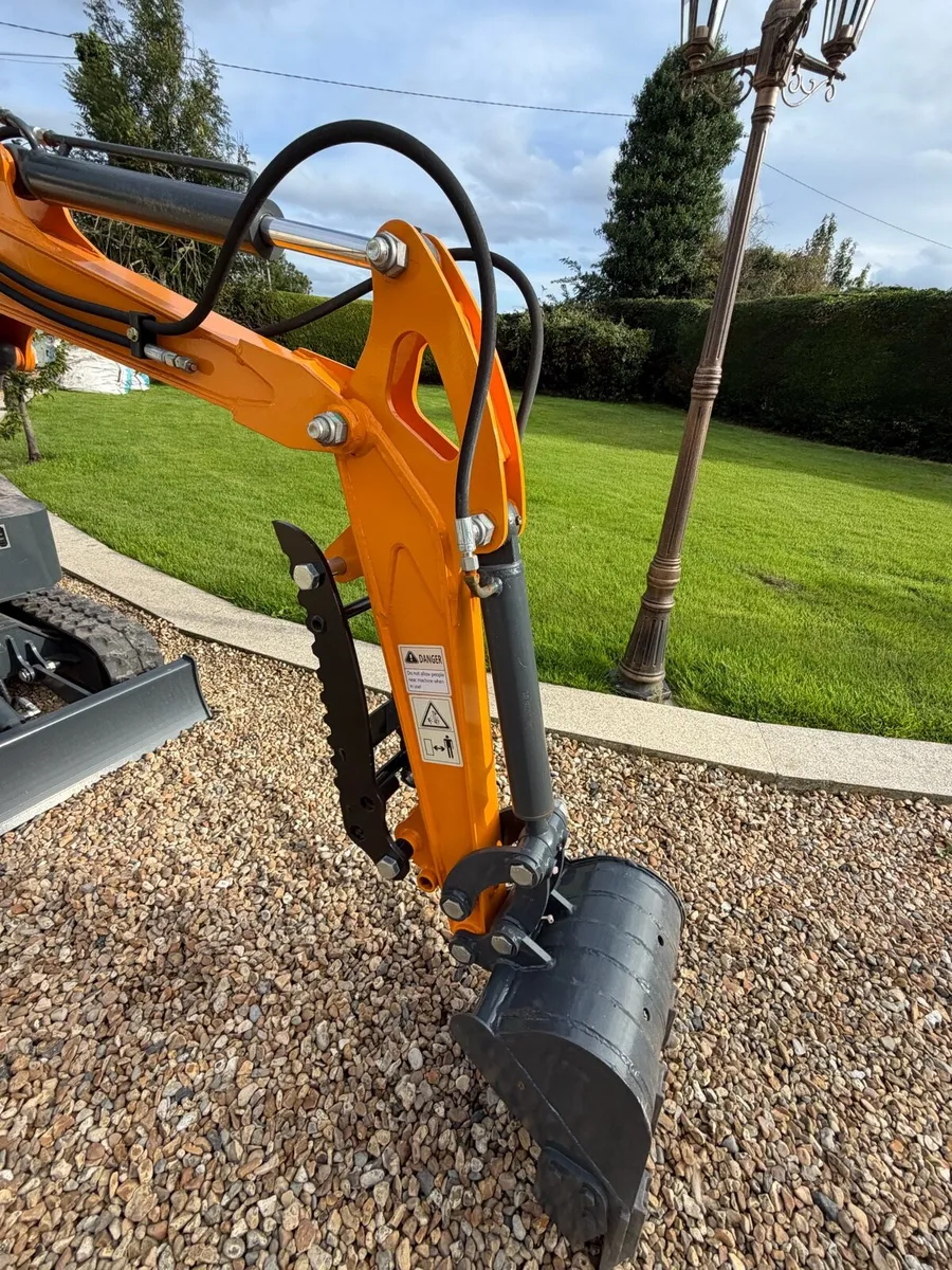 Miva 1.3t digger C/w breaker - Image 3