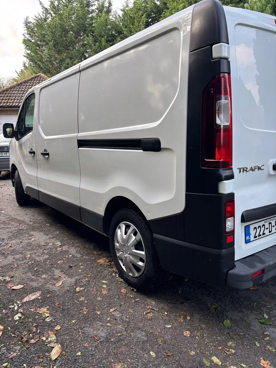 2022 Renault Trafic - Image 2