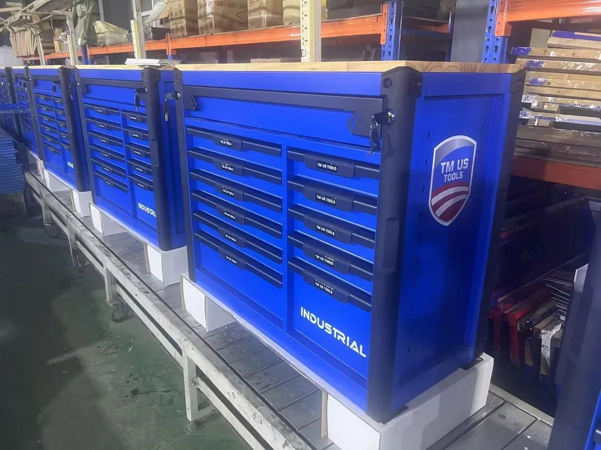 Industrial fully loaded toolchest - Image 1
