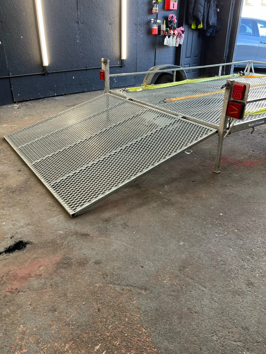 8.5Ft x 5.5 Galvanised trailer - Image 3