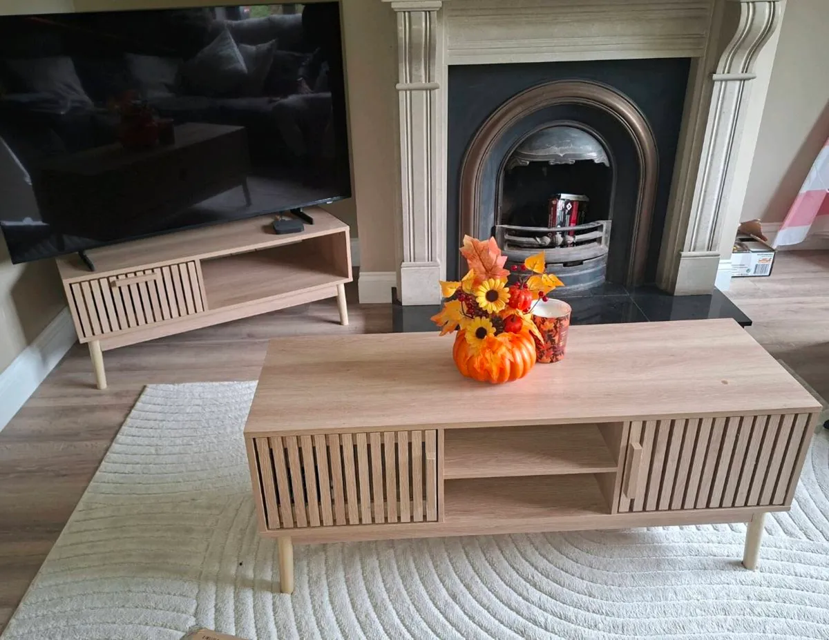 Coffee table and TV unit - Image 1