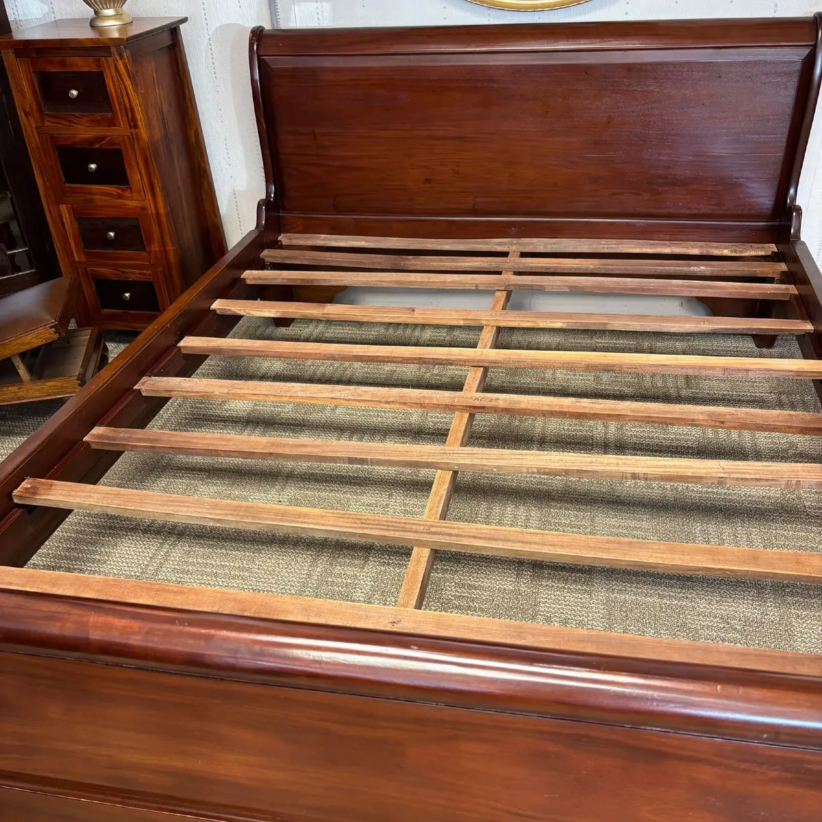 Beautiful mahogany king size sleigh bedframe - Image 2