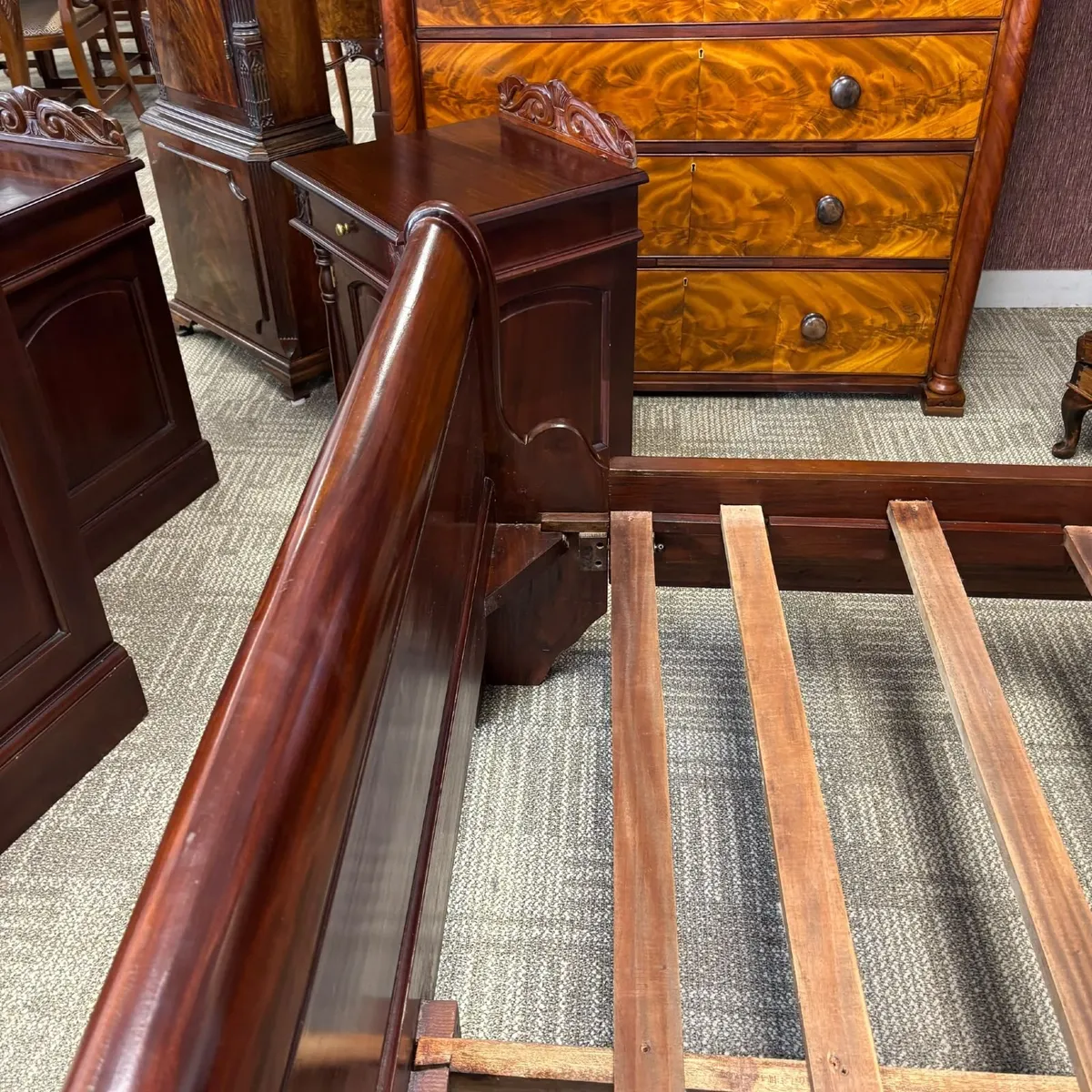 Beautiful mahogany king size sleigh bedframe - Image 3