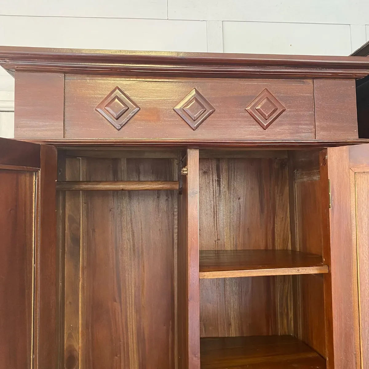 Beautiful mahogany single wardrobe. Key included. - Image 3
