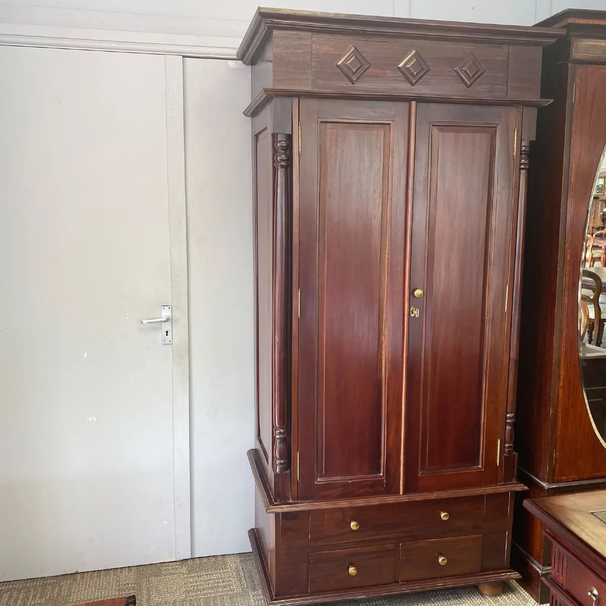 Beautiful mahogany single wardrobe. Key included. - Image 1