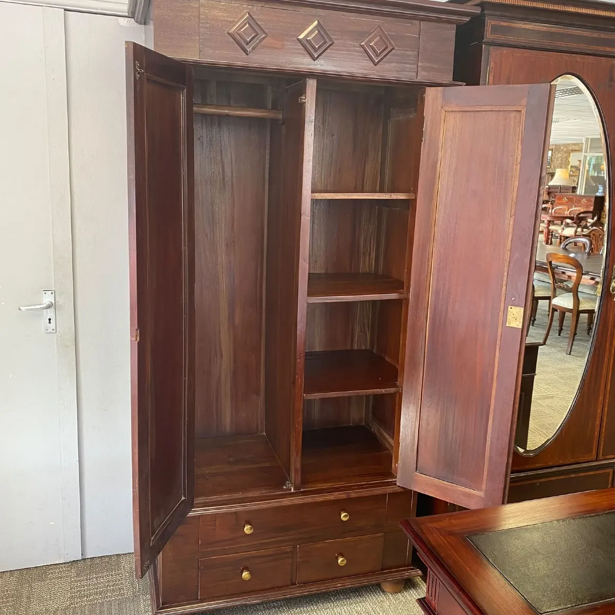 Beautiful mahogany single wardrobe. Key included. - Image 4
