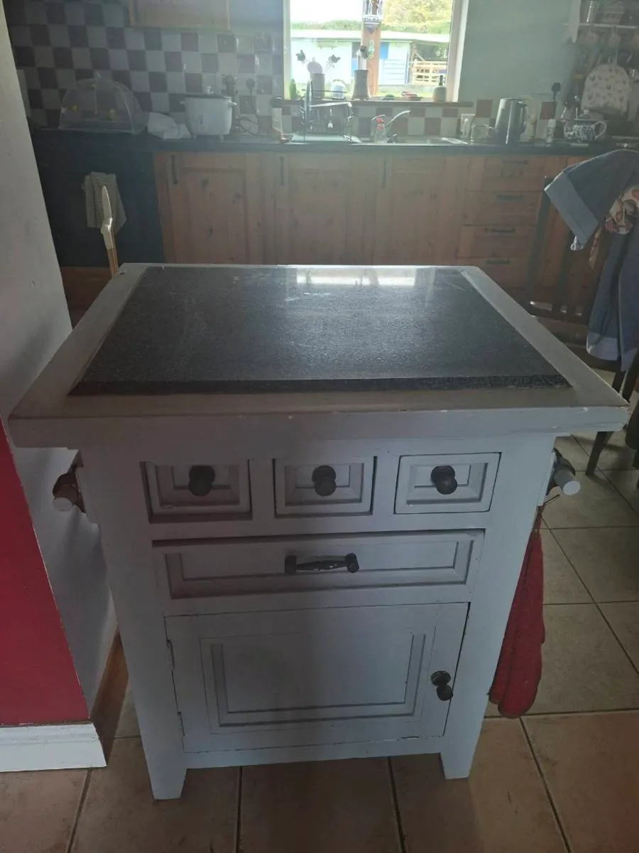Kitchen island - Image 2