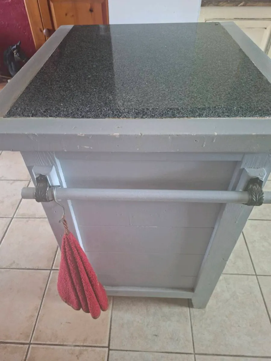 Kitchen island - Image 3